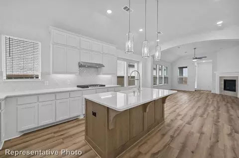 901 Carnation Dr, Crowley, TX 76036
