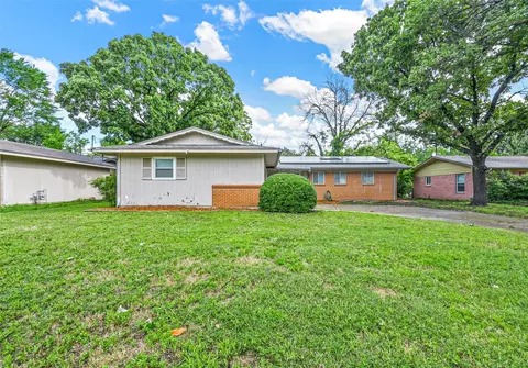 4716 S Drive Dr W, Fort Worth, TX 76132