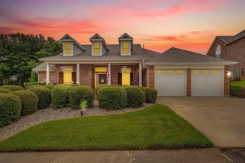 2955 Masters Ct S, Burleson, TX 76028