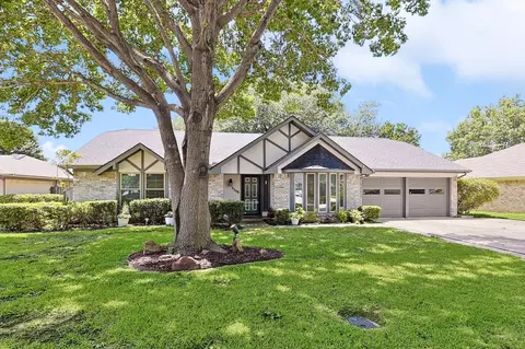 3208 Avon Dr, Arlington, TX 76015