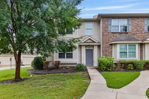 6900 Carrington Ln, Fort Worth, TX 76137