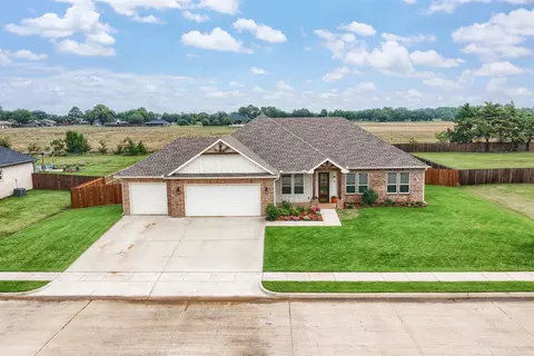 518 E Carol St, Pilot Point, TX 76258