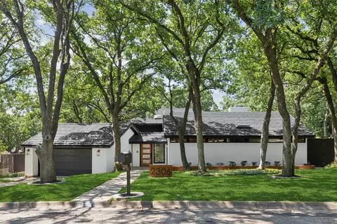 2306 Oak Forest Ct, Arlington, TX 76012