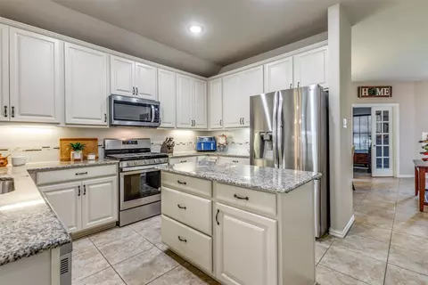 500 Fossil Creek Dr, Little Elm, TX 75068