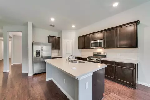 809 Blackhawk Dr, Princeton, TX 75407 photo 4