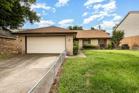 2516 Edinburgh St, Arlington, TX 76018