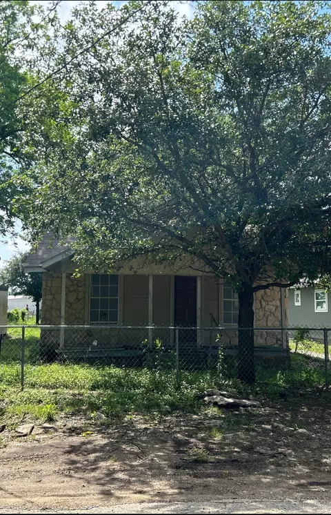 111 S Dwight Ave, Dallas, TX 75211