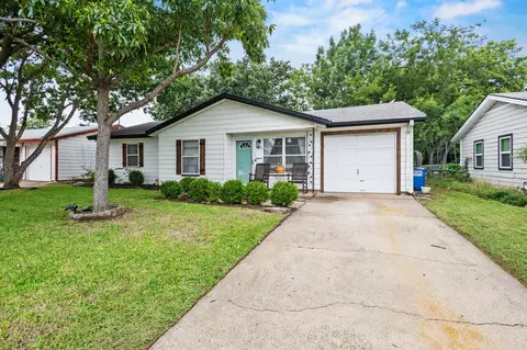 505 Limestone Dr, Euless, TX 76039 photo 2