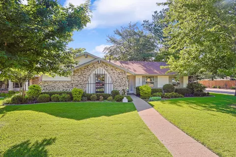 601 Pinebluff Dr, Lewisville, TX 75067
