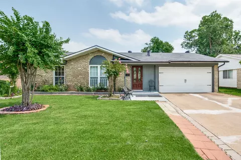 2102 Sam Houston Blvd, Carrollton, TX 75006