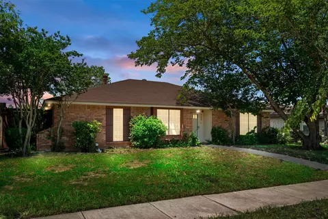 725 Roundtree Dr, Mesquite, TX 75150