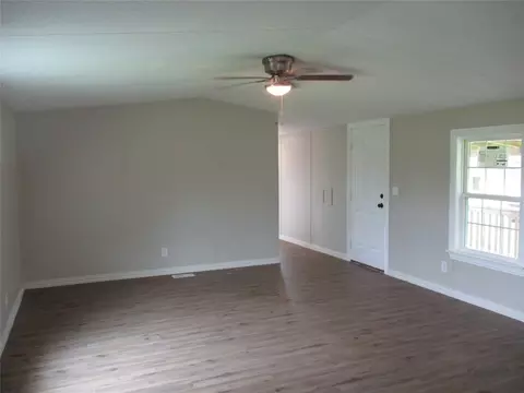 564 Smith Cir, Point, TX 75472 photo 11
