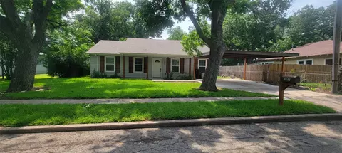 107 N Wood St, Cleburne, TX 76033