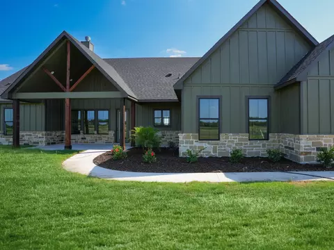 457 Schneider Rd, Sherman, TX 75090