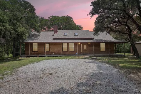 9400 Live Oak Ln, Fort Worth, TX 76179