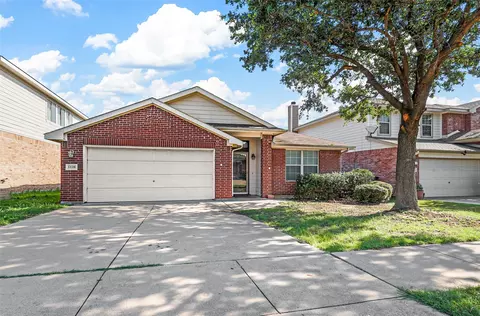 1120 April Springs Dr, Fort Worth, TX 76134
