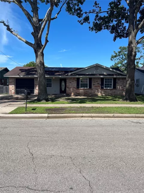 1204 Ann Dr, Ennis, TX 75119