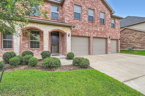 2412 Maple Stream Dr, Fort Worth, TX 76177