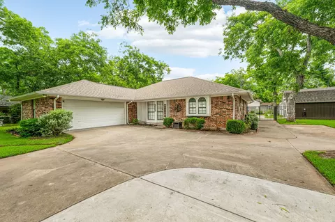 5007 Seminole Dr, Granbury, TX 76049