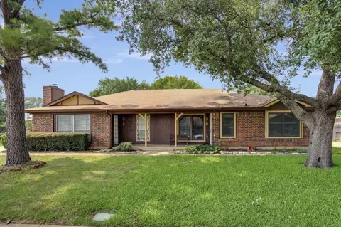 518 Augustine Dr, Euless, TX 76039