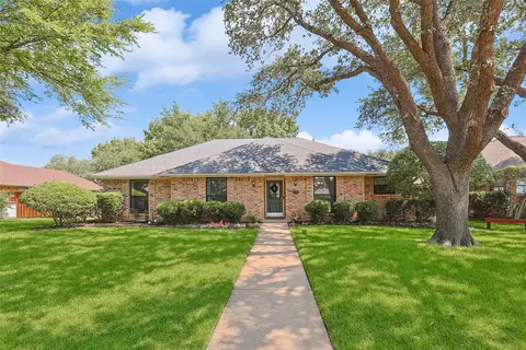 838 Meadowglen Cir, Coppell, TX 75019