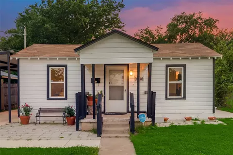2516 Walker St, Fort Worth, TX 76105
