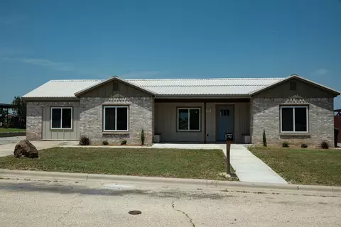1912 W Brown St, San Saba, TX 76877