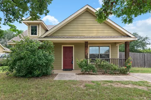 1729 Red Oak Ct, Denton, TX 76209