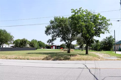 1111 W Omega, Henrietta, TX 76365