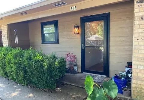 213 Palm Dr, Palestine, TX 75801