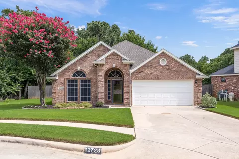12728 Chinaberry Ct, Euless, TX 76040