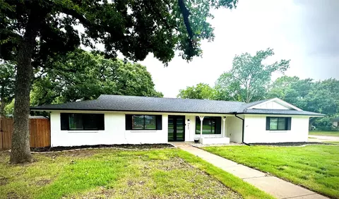 837 W Redbud Dr, Hurst, TX 76053