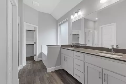 Bath - 2017 Britton Trl, Argyle, TX 76226 photo 1 of 3