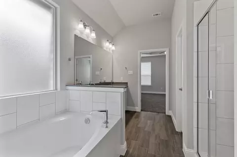 Bath - 2017 Britton Trl, Argyle, TX 76226 photo 2 of 3