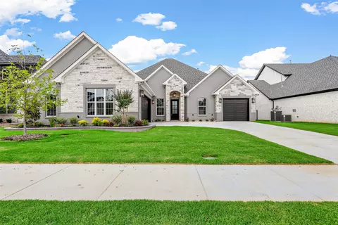 1053 Bandon Dunes Dr, Burleson, TX 76028