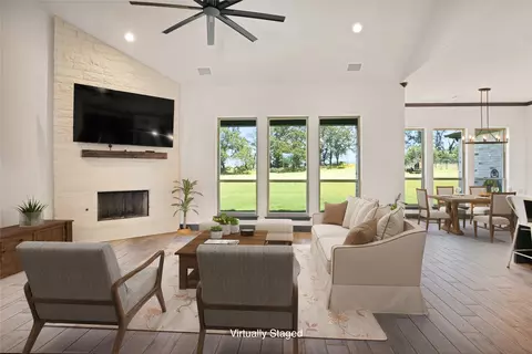 1048 Horizon Trace Dr, Azle, TX 76020