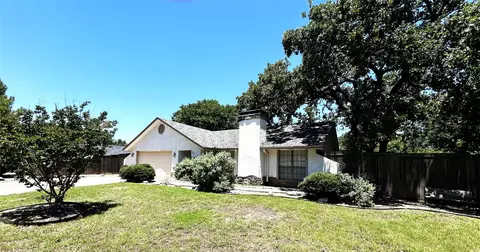 111 Woodland Dr, Highland Village, TX 75077