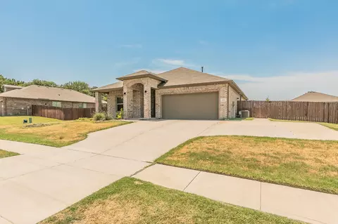 405 Harbor Dr, Azle, TX 76020