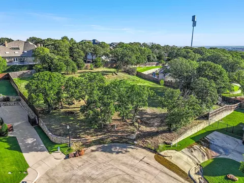 916 Crown Ct, Burleson, TX 76028
