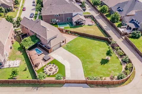 7151 Isle Royal Ln, Irving, TX 75063