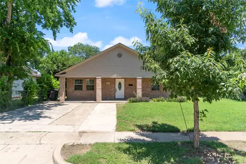 1016 Sharondale St, Fort Worth, TX 76115