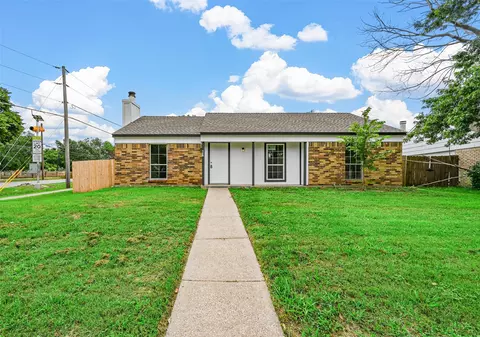 10658 Oak Gate Ln, Dallas, TX 75217