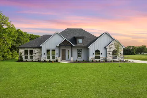 312 Crestview Dr, Red Oak, TX 75154