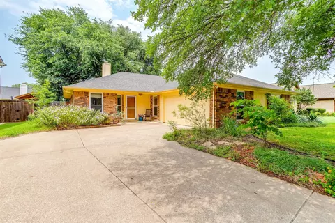 1824 Altacrest Dr, Grapevine, TX 76051