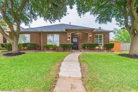 715 Hugh Walker Dr, Mesquite, TX 75149