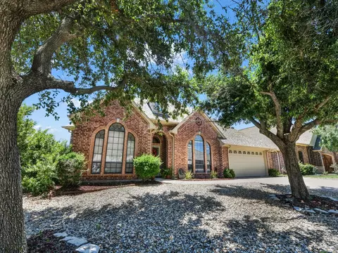 5330 Mission Cir, Granbury, TX 76049