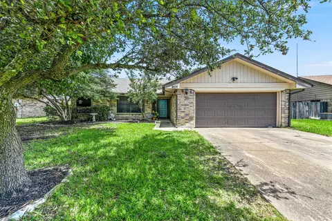 2406 Livingston Ln, Grand Prairie, TX 75052