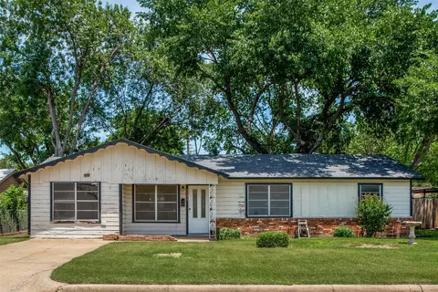 5105 Caroldean St, Haltom City, TX 76117