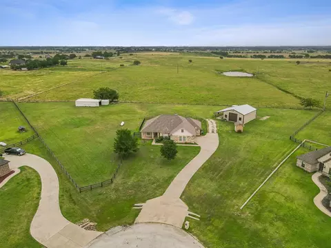 6424 Meadowlands Dr, Krum, TX 76249