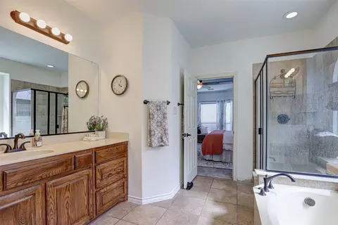 Bath - 11613 Compton Trl, Keller, TX 76244 photo 3 of 4